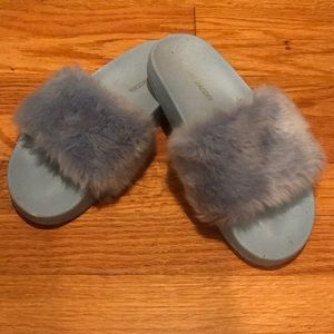 STEVE MADDEN Fluff slides